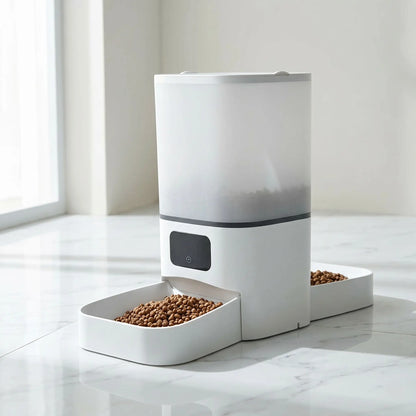distributeur automatique croquettes chat connecte blanc
