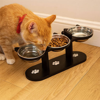 gamelle surélevée chat avec chat roux mangeant ses croquettes